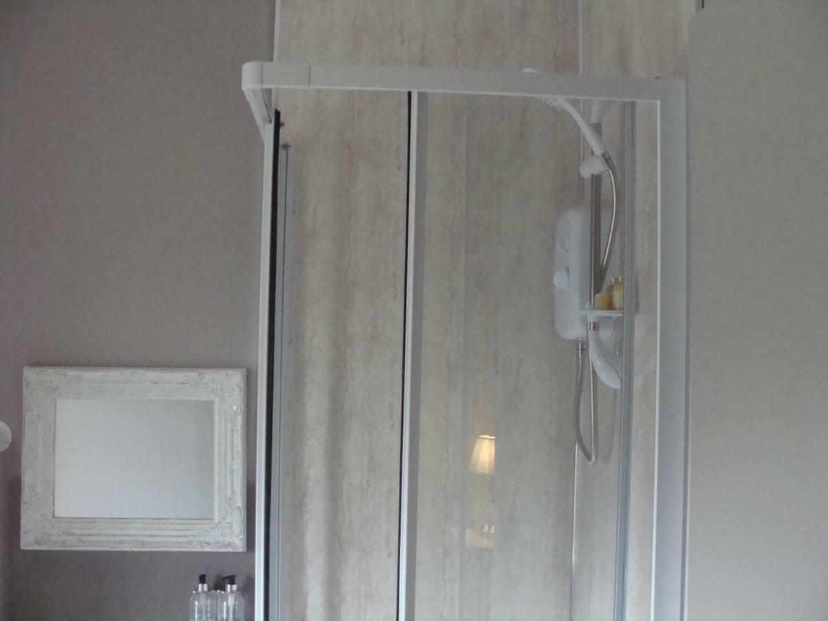 Riggend Farm Bed And Breakfast Airdrie Bagian luar foto