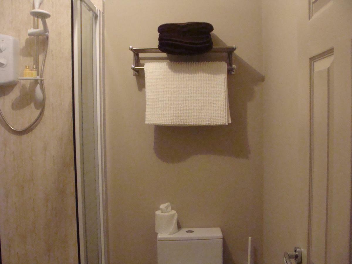 Riggend Farm Bed And Breakfast Airdrie Bagian luar foto