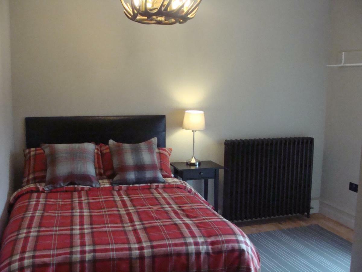 Riggend Farm Bed And Breakfast Airdrie Bagian luar foto